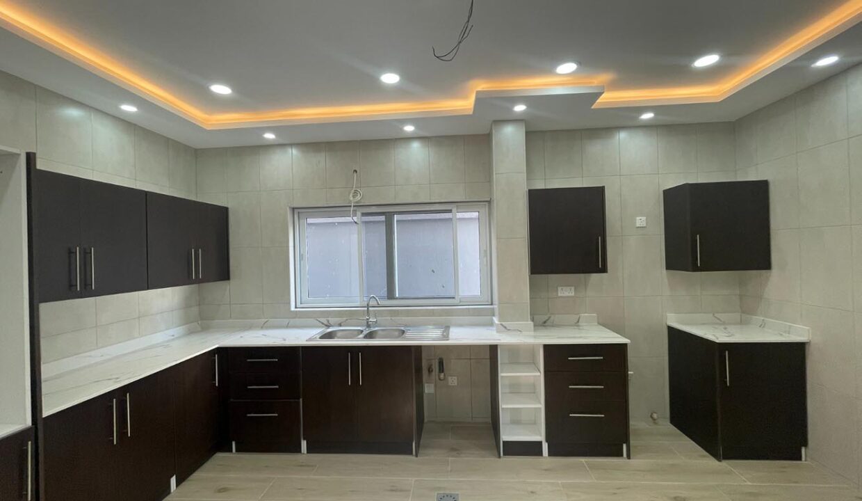 Fitted Kitchen 2